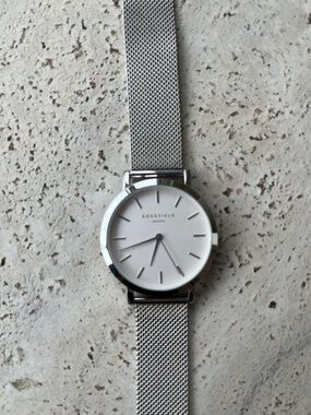 Minimalist Women's Mesh Bracelet Watch - Silver & White